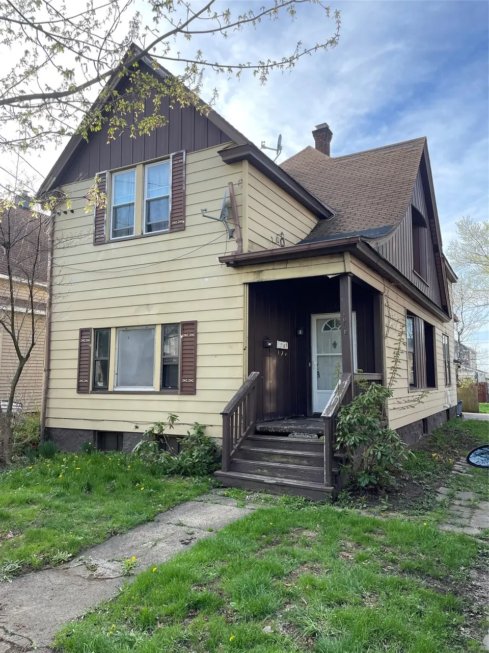 1038 W 22nd St