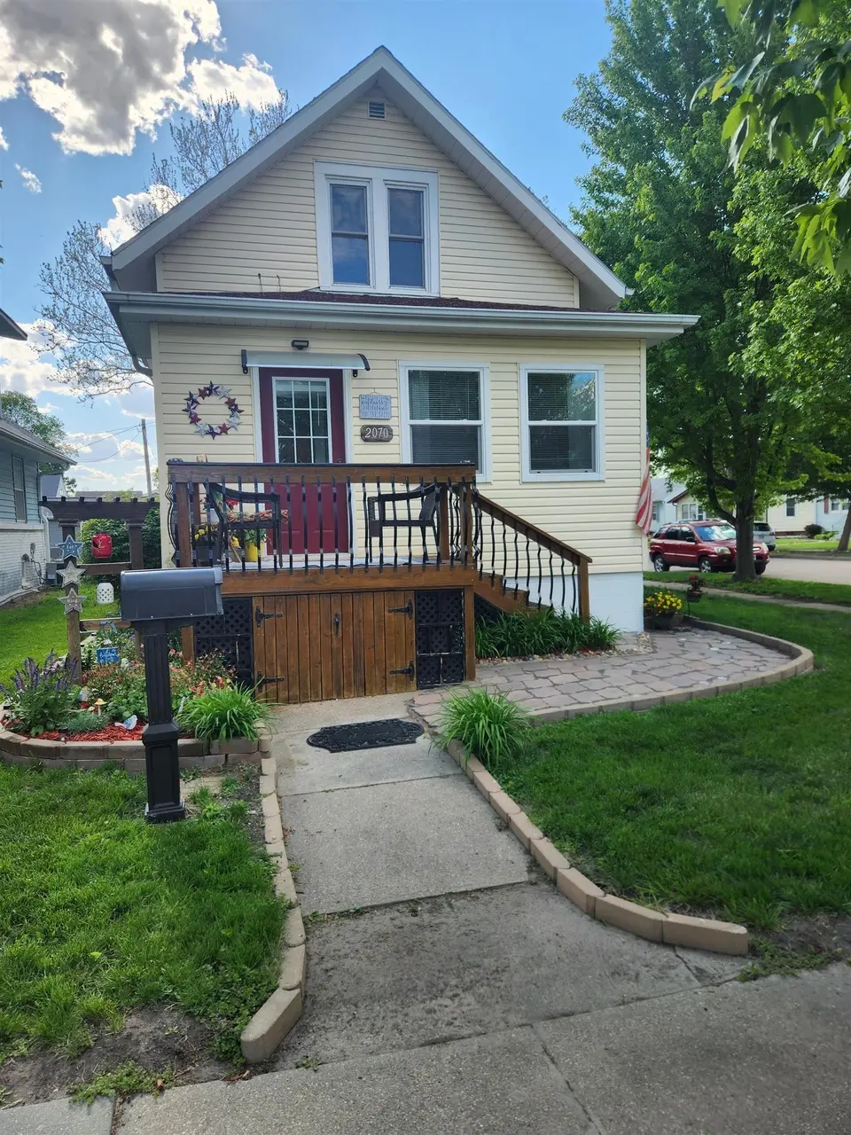 2070 25th Ave
