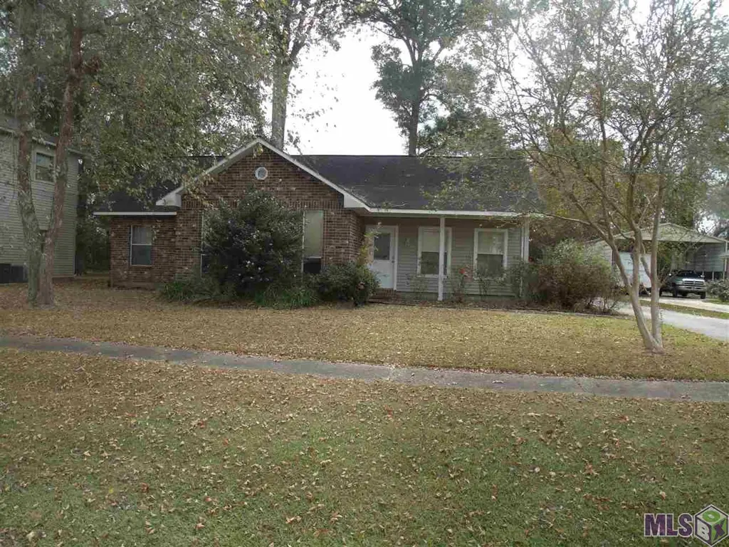 3526 Redbud Dr