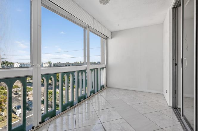 421 NE 14th Ave #608
