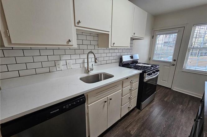 1207 W 45th St Unit 2W