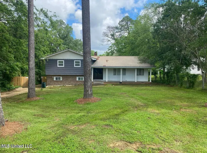 118 W Leavell Woods Dr
