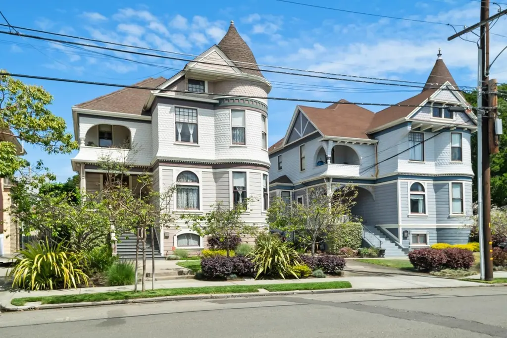 1833 Clinton Ave