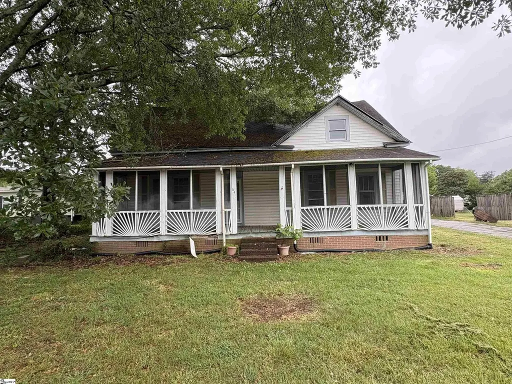 64 E Main St