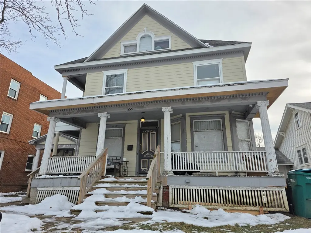 555 W Main St