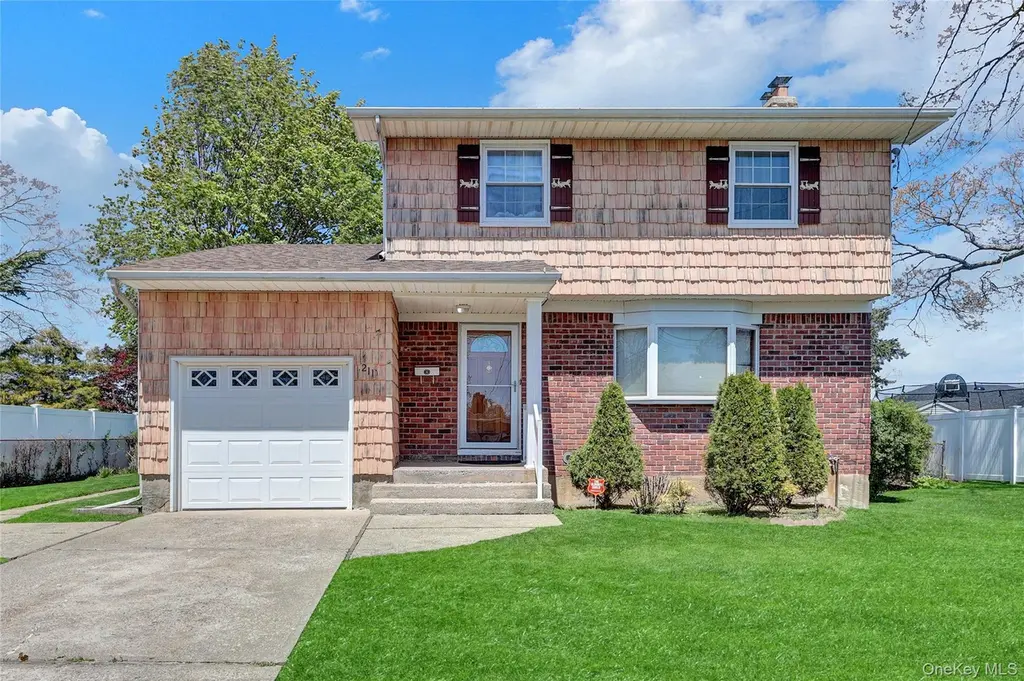 211 Lynbrook St