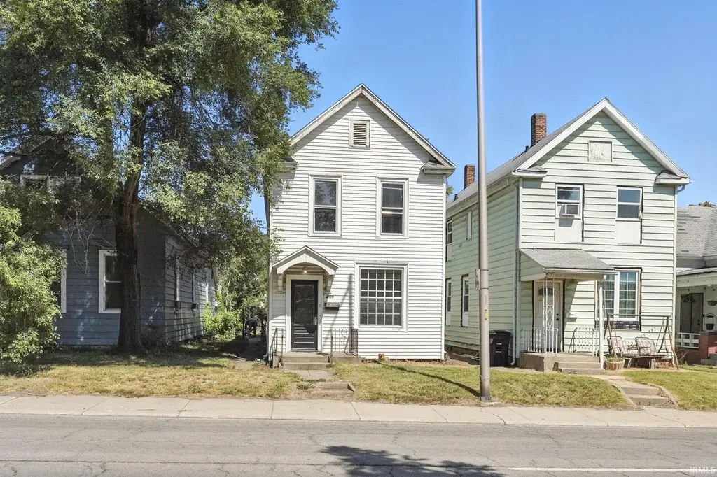 2109 Maumee Ave