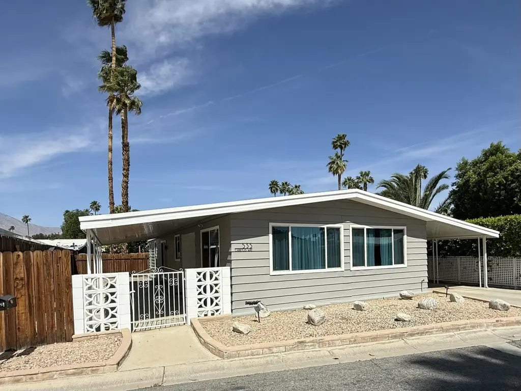 535 Cerritos Way