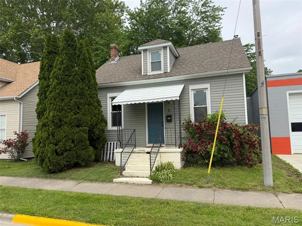 6 W Hanover St