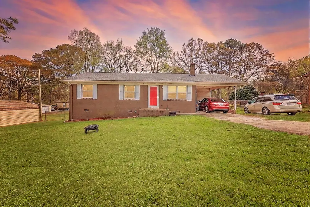 6933 W Highway 136