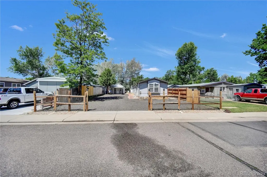 422 Willow Dr