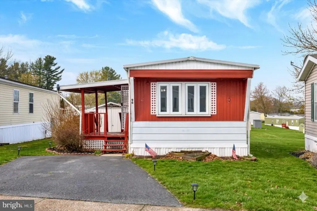 96 Buttonwood Dr