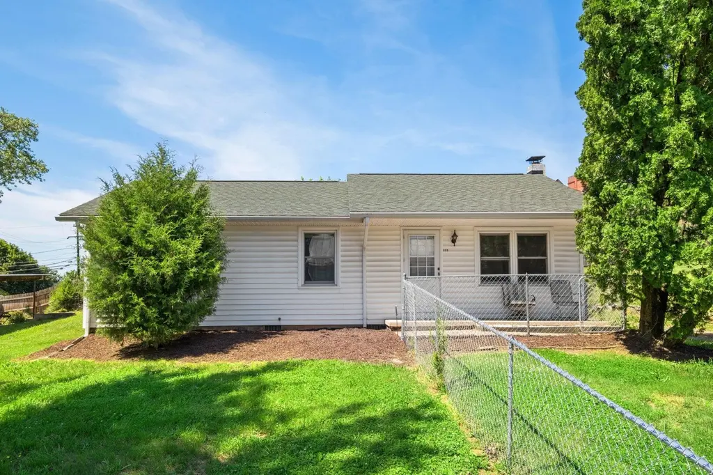 125 Riverside Dr E
