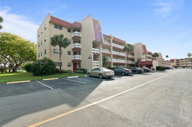 1020 Country Club Dr #206