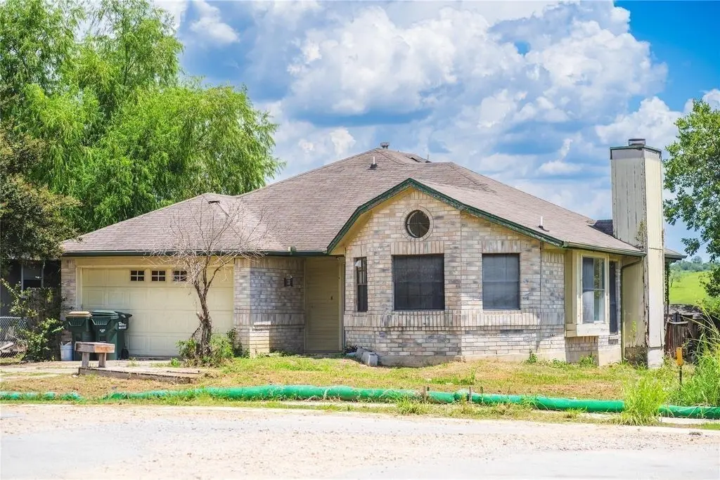 1169 Lago Vista St