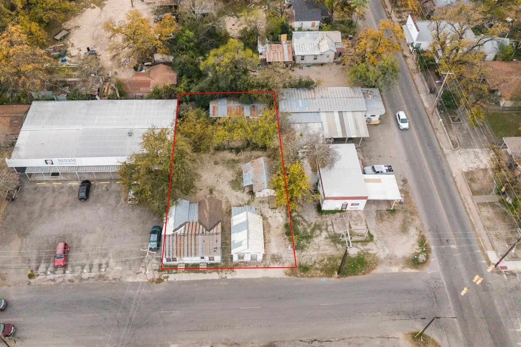 211 E Canal St