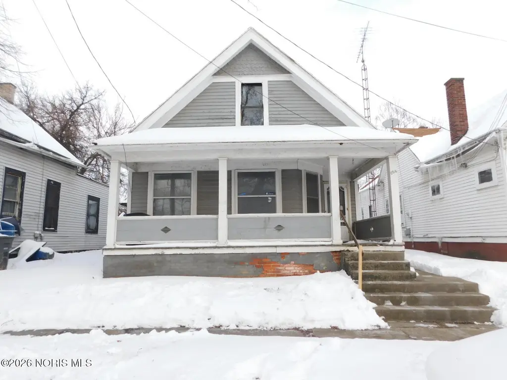 924 Blum St