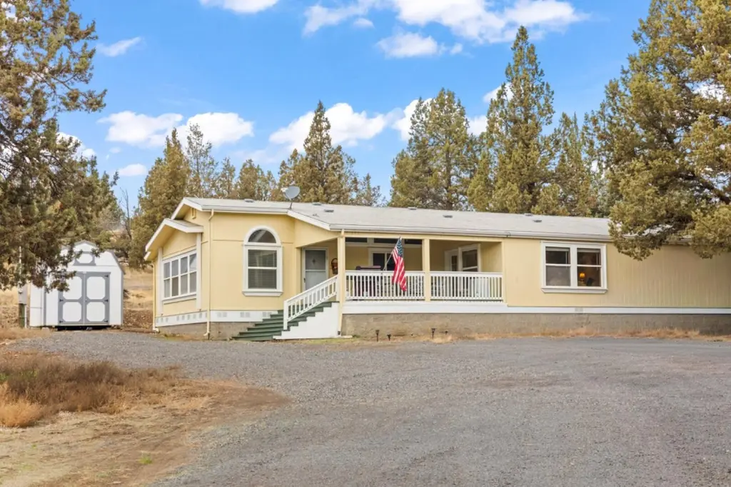 13812 SW Canyon Dr