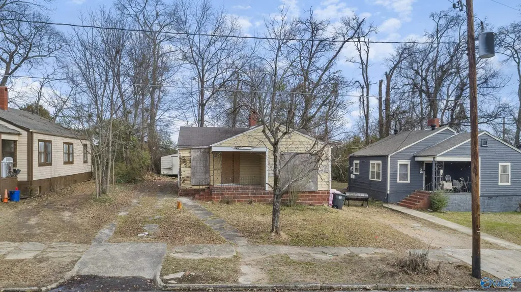 825 W 3rd St W