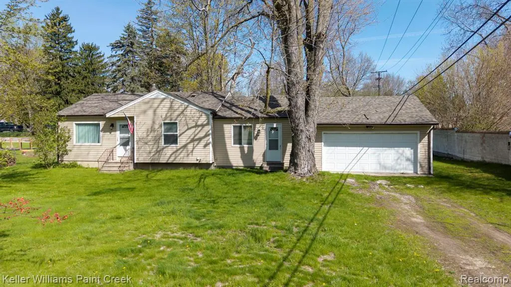2244 Hammerslea Rd