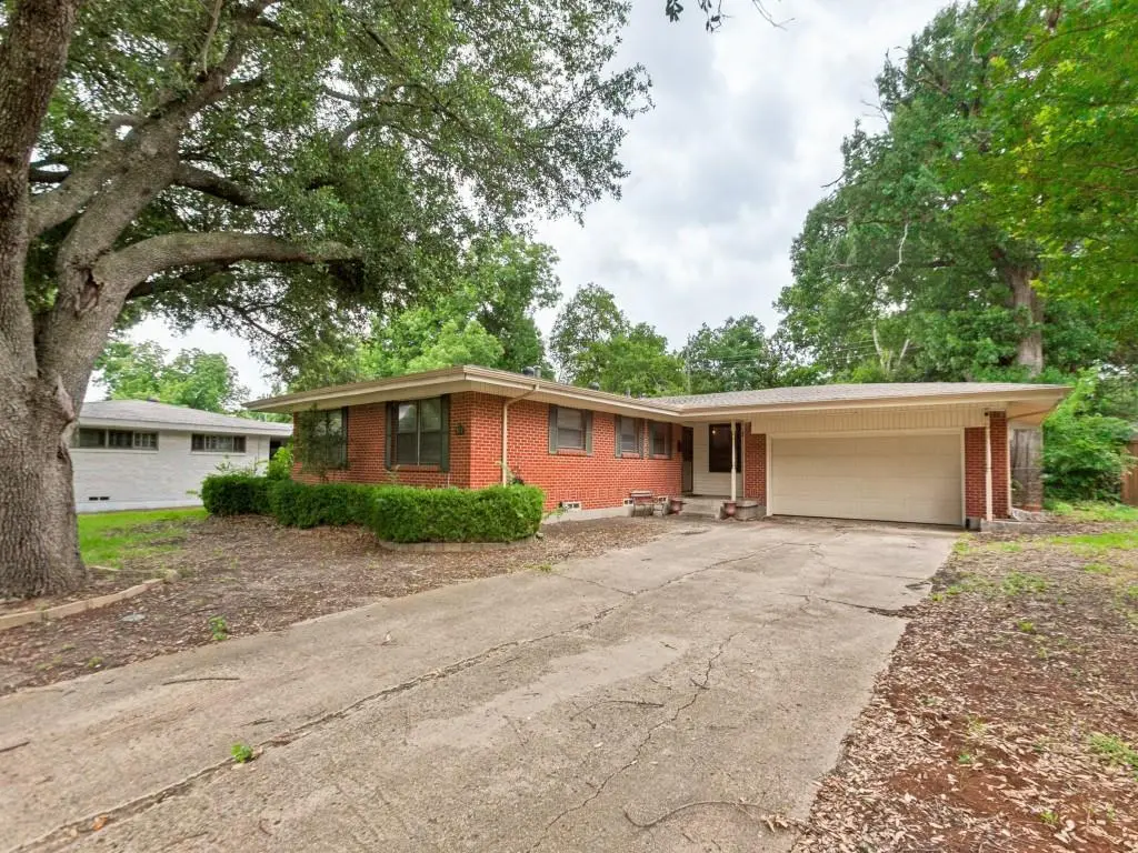 917 Blossom Cir