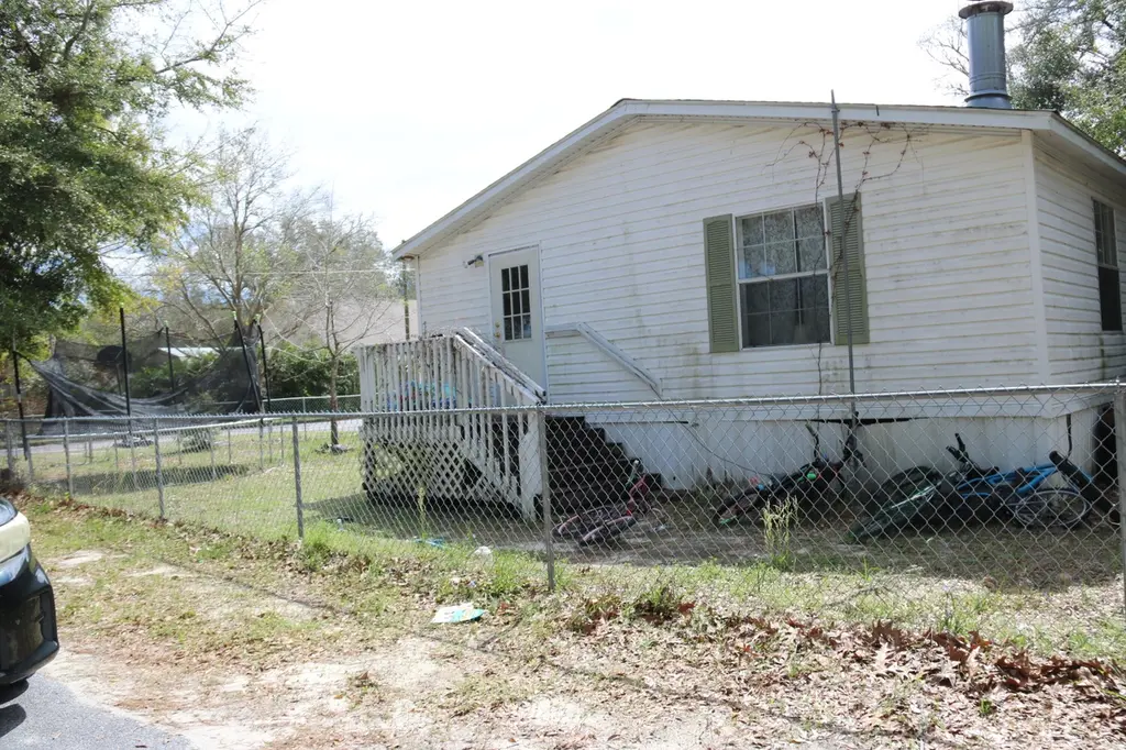 860 Fairview Dr