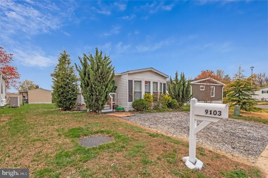 9103 Columbine Ln