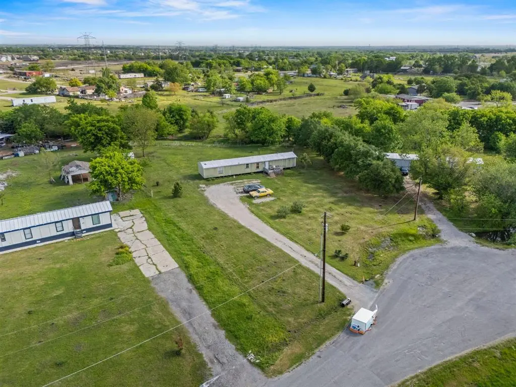 528 Meandering Way