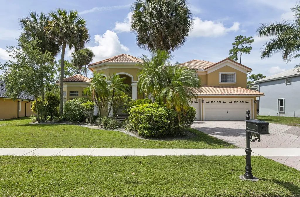 15642 Cypress Park Dr