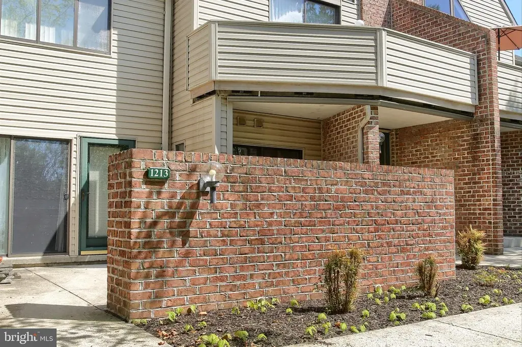 1213 Cherrington Dr