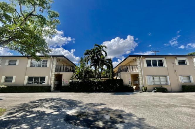 205 NE 3rd St #105