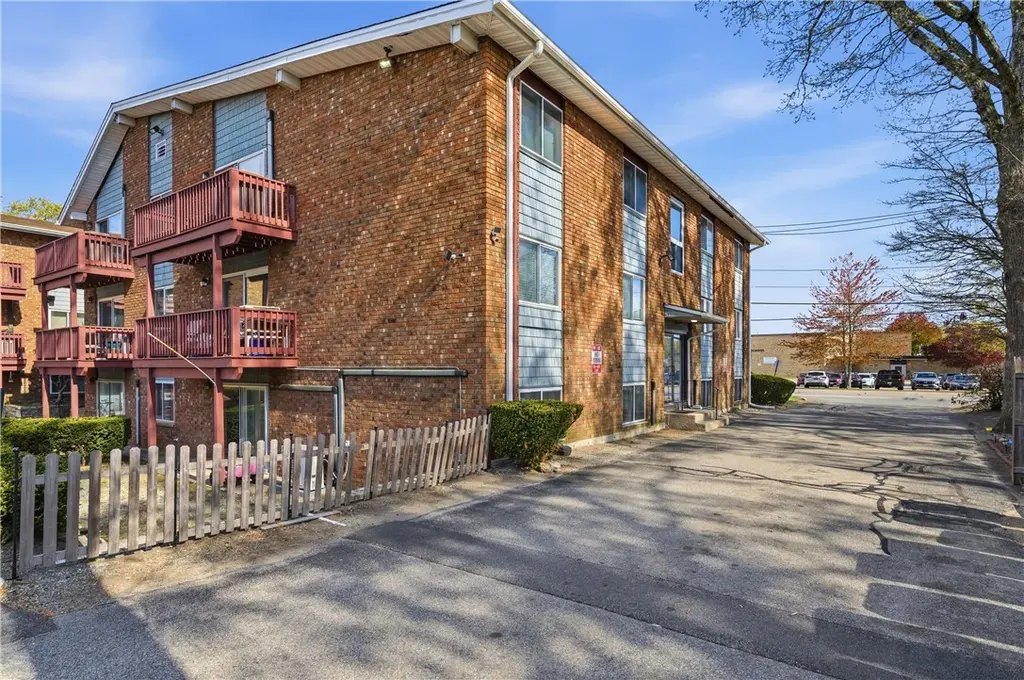 110 Pilgrim Pkwy #11