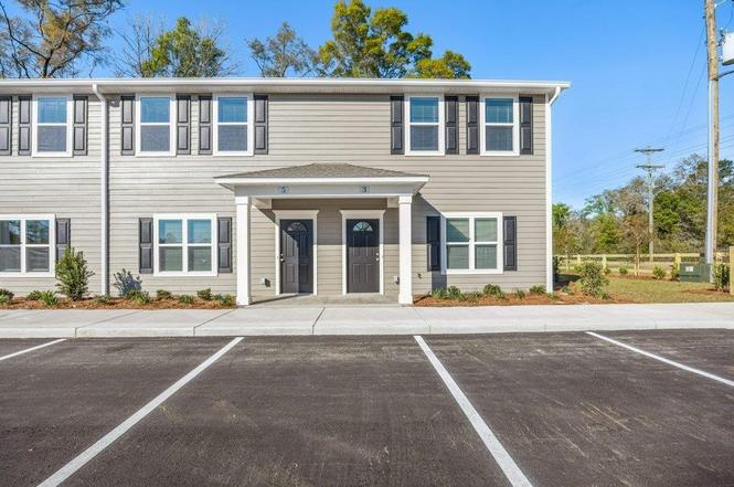 6 Montauk Cir