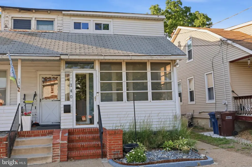 140 Paine St