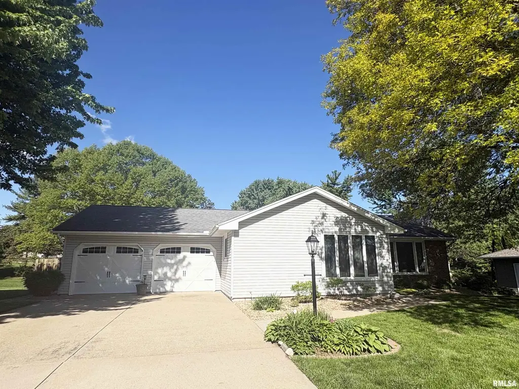 311 Whispering Oaks Dr