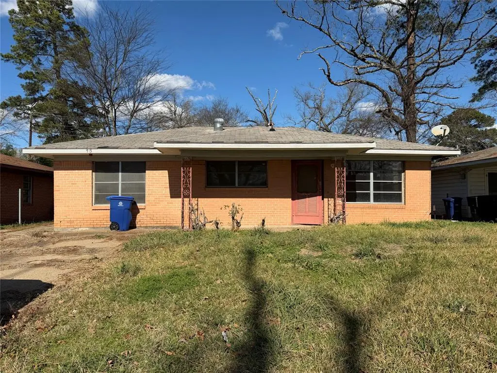 915 Pine Tree Dr