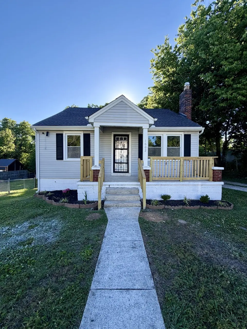 1602 Columbia Ave