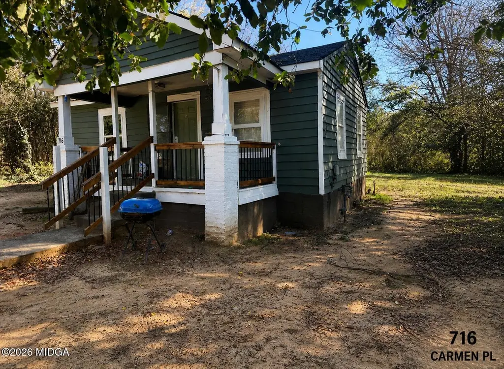 716 Carmen Pl
