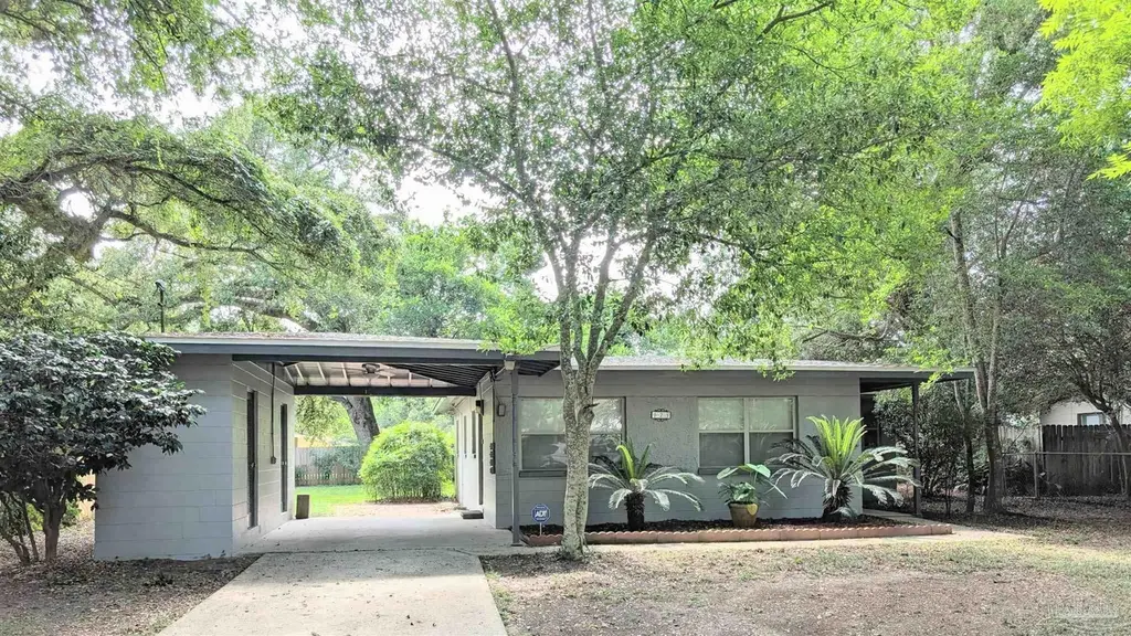 623 Edgecliff Dr