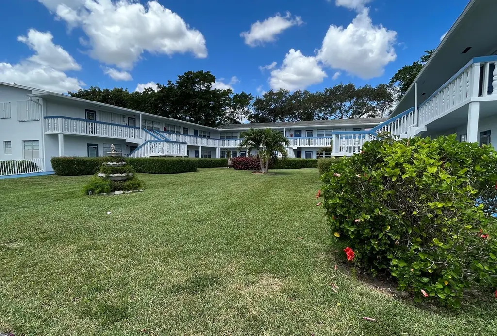 119 E Westbury E #119