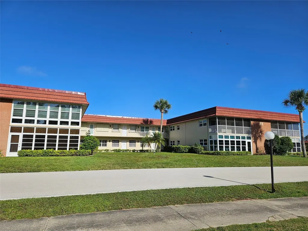 44 Woodland Dr #205