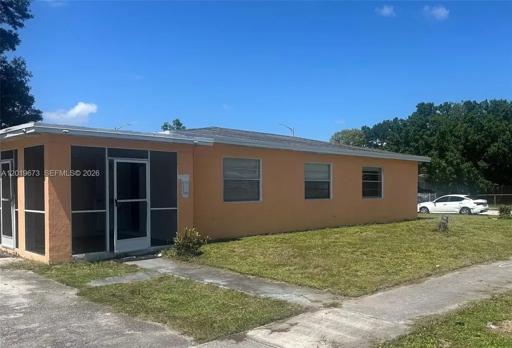 2925 NW 5th St