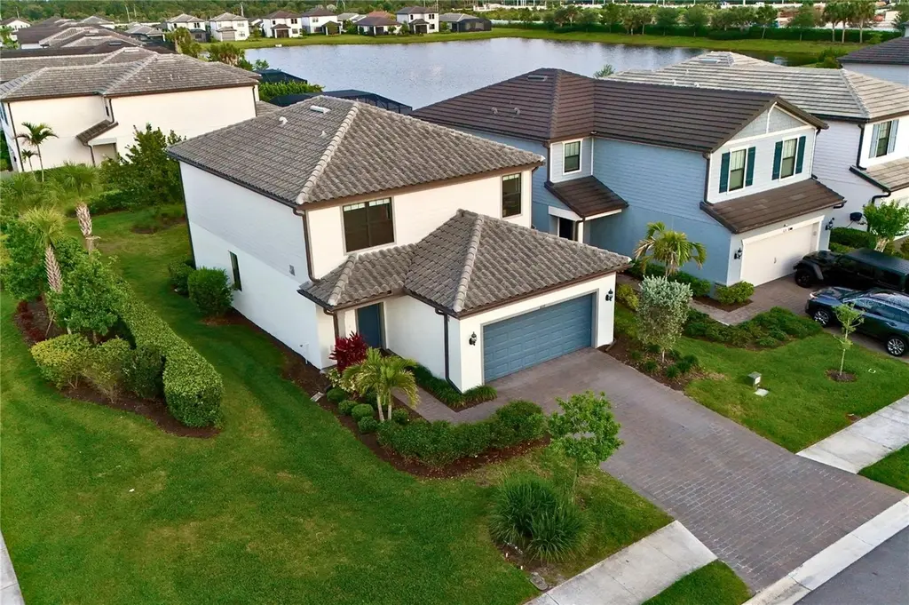 6111 Bluestar Ct