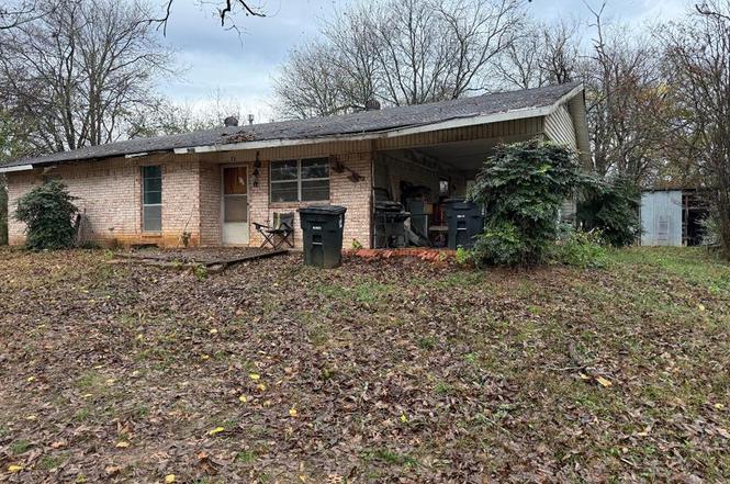 1202 Parkland Dr