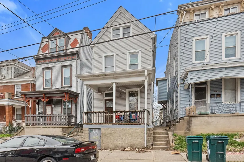 2327 Stratford Ave