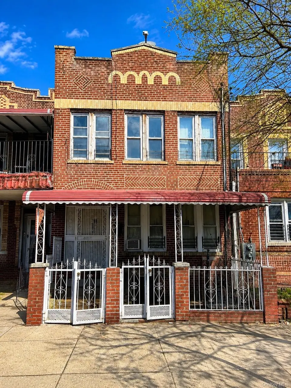 1253 Blake Ave
