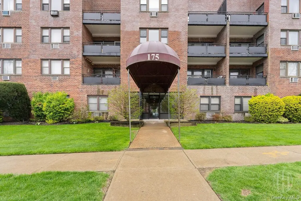 175 Archer St Unit 3E