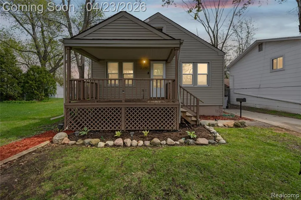 23392 Cayuga Ave