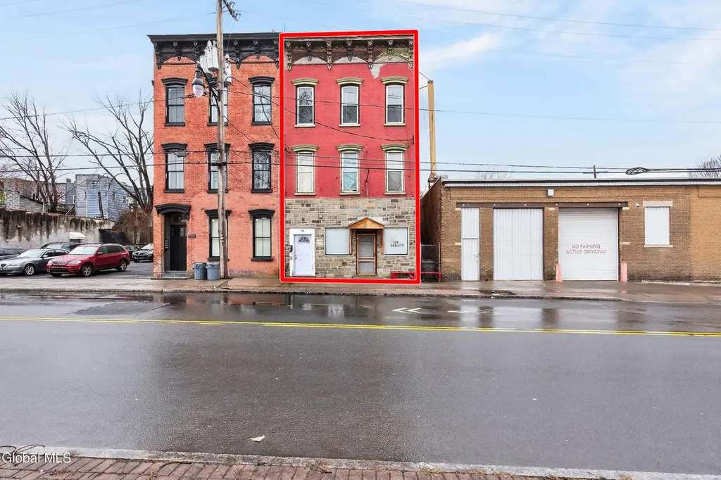 427 S Pearl St