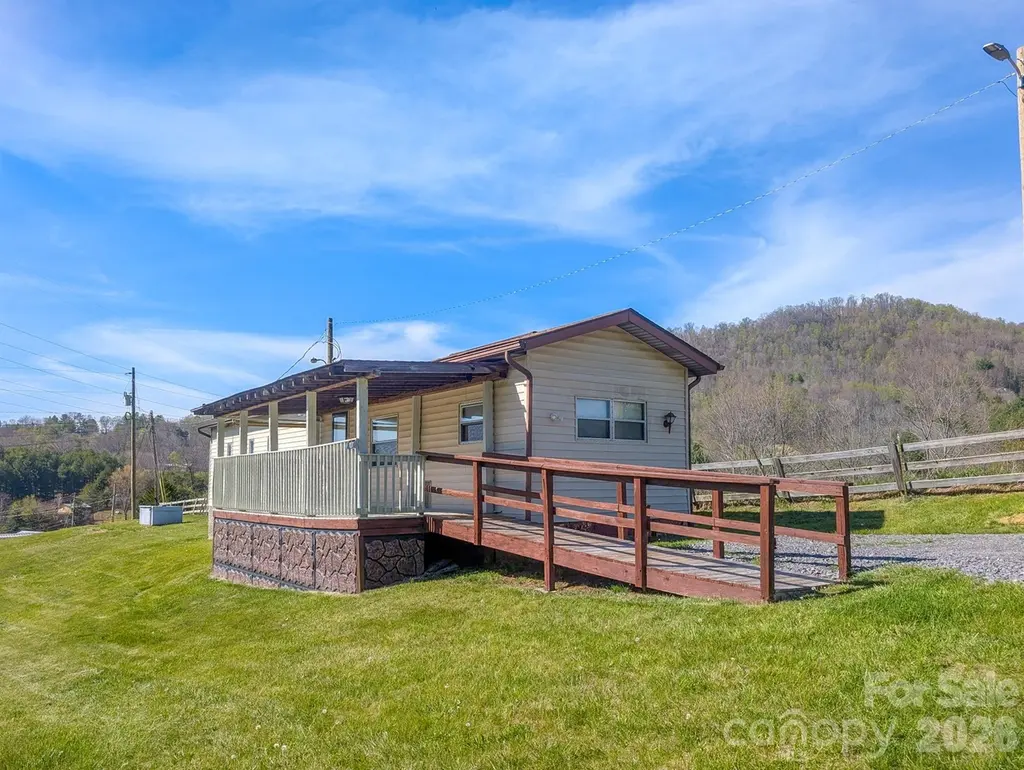 107 Mockingbird Ln